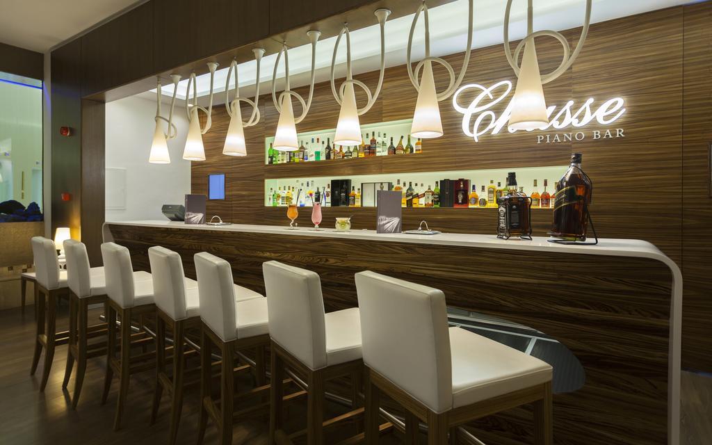 La Cigale Tabarka Hotel Exterior photo Chase Lounge at San Francisco International Airport