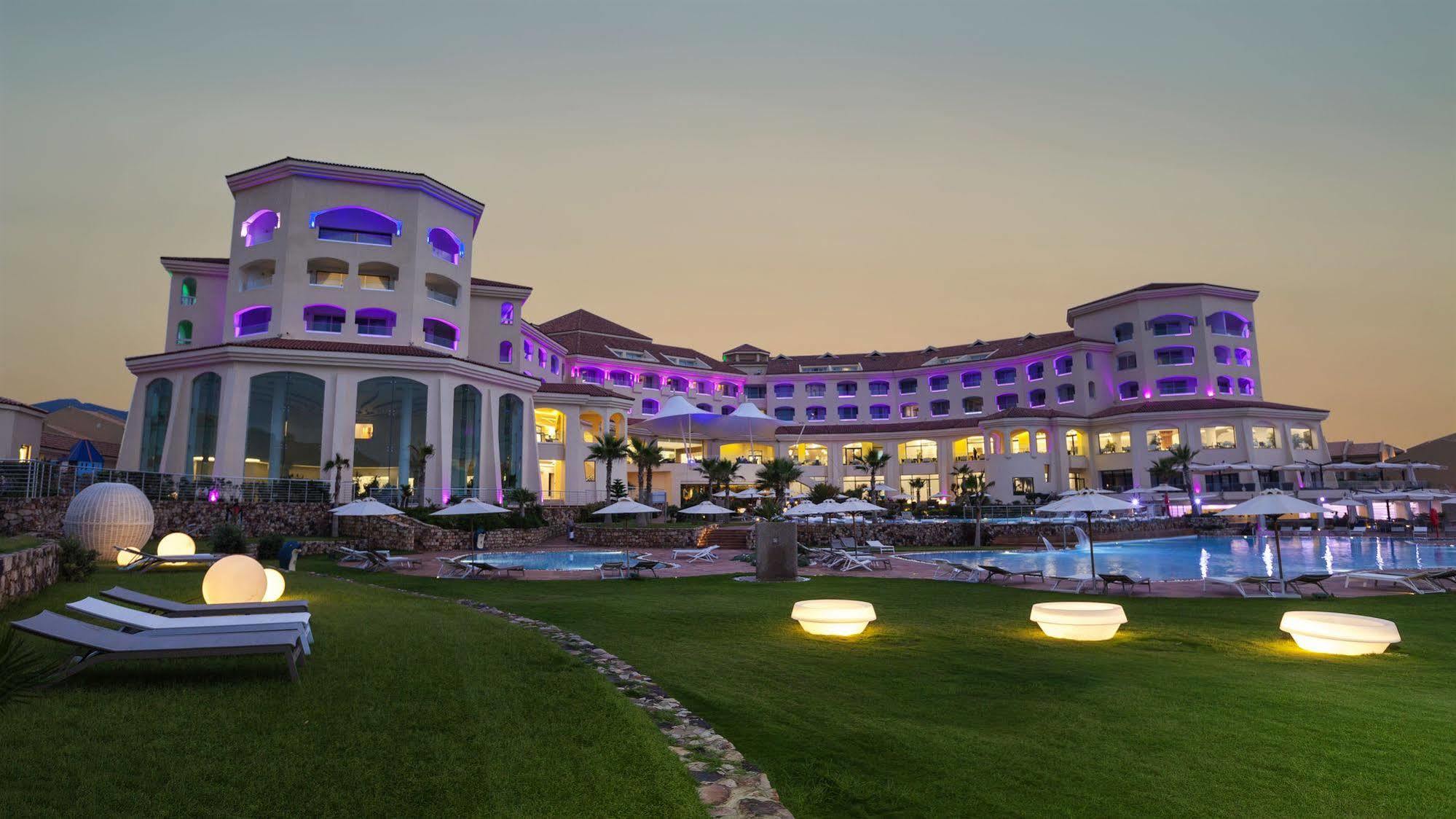 La Cigale Tabarka Hotel Exterior photo The hotel at night